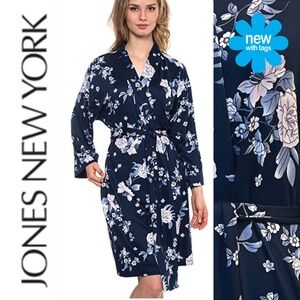 NWT 🦋 JNY Beautiful Floral robe | Small/Medium